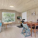 Сasa de vacaciones 1 Bedroom Beautiful In