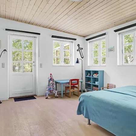 1 Bedroom Beautiful In Prázdninový dům *