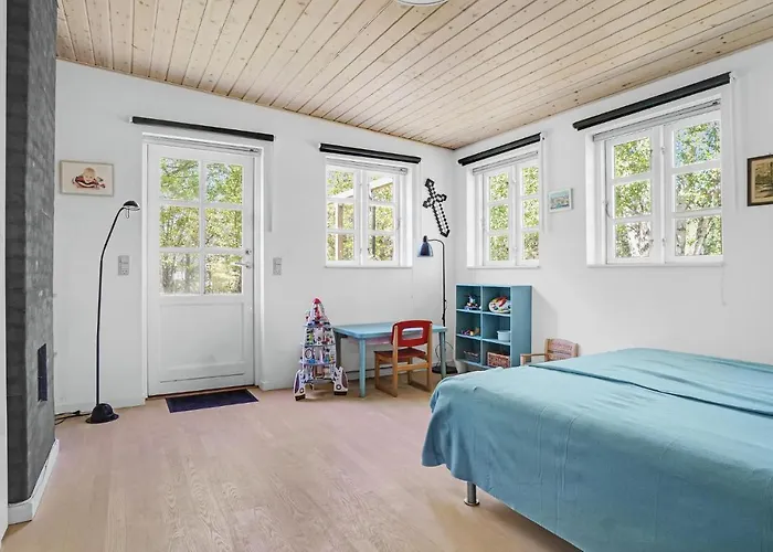 1 Bedroom Beautiful In Дом отдыха *